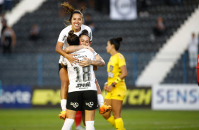 Millene, Gabi Portilho e Fernanda comemorando o gol contra o RB Bragantino