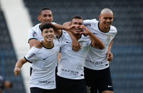 Caipira, Renato, Thomas Lisboa e Joo Pedro comemorando contra a Inter de Limeira