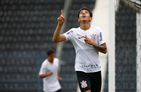 Phellipe celebra gol no Corinthians pelo Paulista Sub-20