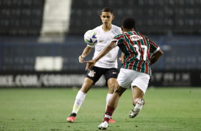 Luiz Gustavo Bahia dando passe em jogo contra o Fluminense pela Copa do Brasil Sub-20