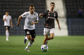 Ryan correndo em direo  bola durante jogo contra o Fluminense, pela Copa do Brasil Sub-20