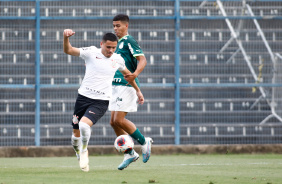 Thomas Agustin disputando a bola contra o Palmeiras
