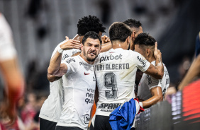 Jogadores do Corinthians comemorando gol contra o Atltico-MG