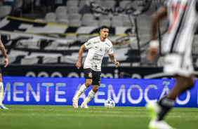 Lucas Verssimo em ao durante jogo do Corinthians contra o Atltico-MG