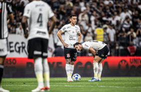 Matas Rojas e Giuliano durante jogo do Corinthians contra o Atltico-MG