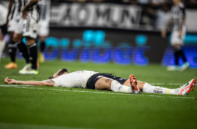 Yuri Alberto cado no gramado durante o jogo do Corinthians contra o Atltico-MG