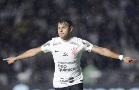 Romero marcou dois dos quatro gols da vitria do Corinthians sobre o Vasco