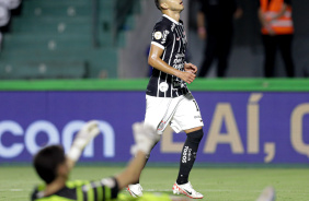 Romero correndo aps marcar contra o Coritiba