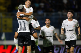 Kayke, Pedrinho e Breno Bidon durante comemorao de gol