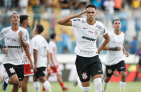 Joo Pedro Tchoca comemorando gol contra o Bangu