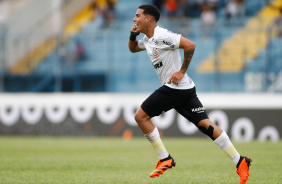 Higor comemorando gol diante do Guarani na Copinha