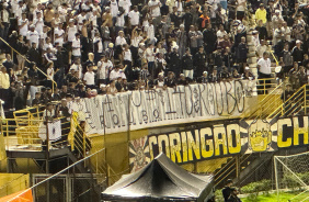 Faixa estendida pela torcida do Corinthians para o protesto contra o preo dos ingressos