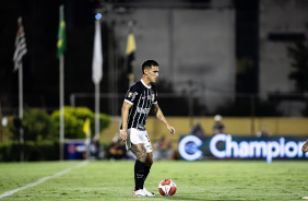 Matas Rojas foi titular e jogou pela meia direita do Corinthians no duelo contra o So Bernardo