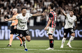 Arthur Sousa comemorando gol marcado contra o So Paulo