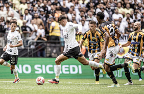 Pedro Raul desperdiou chance de frente para o goleiro no jogo entre Corinthians e Novorizontino