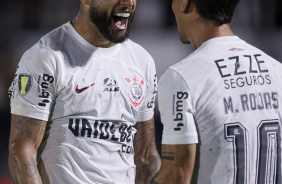 Rojas e Yuri Alberto celebrando gol do Corinthians