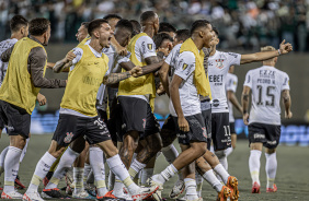 Elenco do Corinthians comemorando gol de empate no Drbi