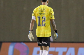 Gustavo Henrique caminhando na Arena Barueri com a camisa de Cssio