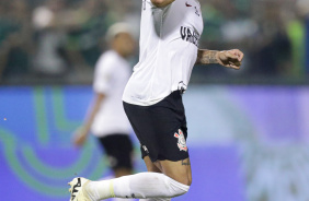 Yuri Alberto correndo aps marcar contra o Palmeiras na Arena Barueri