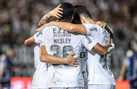 Jogadores do Corinthians comemorando gol contra o Cianorte