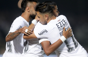Romero e Wesley comemoram gol contra o Cianorte
