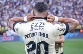 Pedro Raul com a camisa 20 do Corinthians
