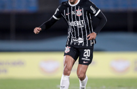 Pedro Raul em campo durante jogo do Corinthians contra o Racing pela Sul-Americana
