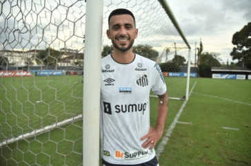 Volante foi liberado gratuitamente ao Santos h cerca de trs meses; Corinthians ficou com 20% dos seus direitos econmicos