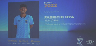 Fabrcio Oya defender o Azuriz, do Paran, em 2022