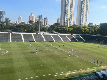 Equipes posicionadas para o segundo tempo de Corinthians e gua Santa, pelo Paulista Sub-20