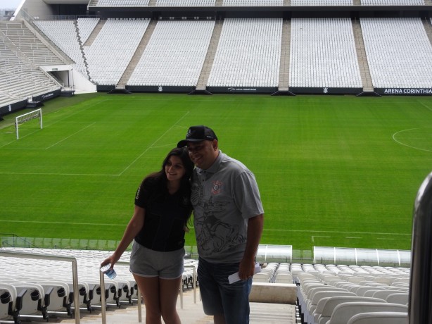 Aps a doao, os torcedores puderam tirar fotos nas arquibancadas da Arena Corinthians