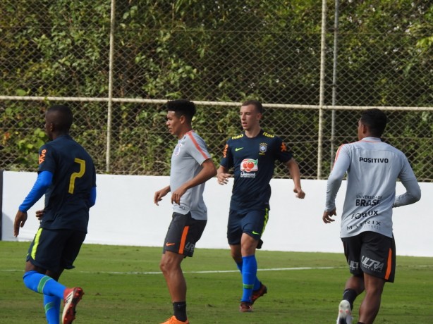 Carlos, zagueiro e lateral do Corinthians, atuou pela sub-20