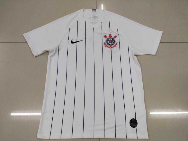 Possvel nova camisa do Corinthians tem listras pretas na vertical