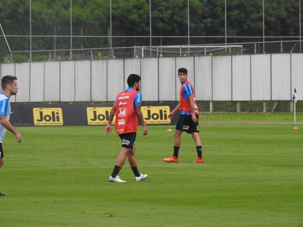 Sergio Daz e Araos foram curingas no treino em campo reduzido