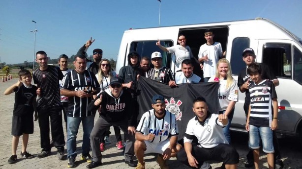Alvinegros do Vale vai aos jogos do Corinthians de vans e nibus
