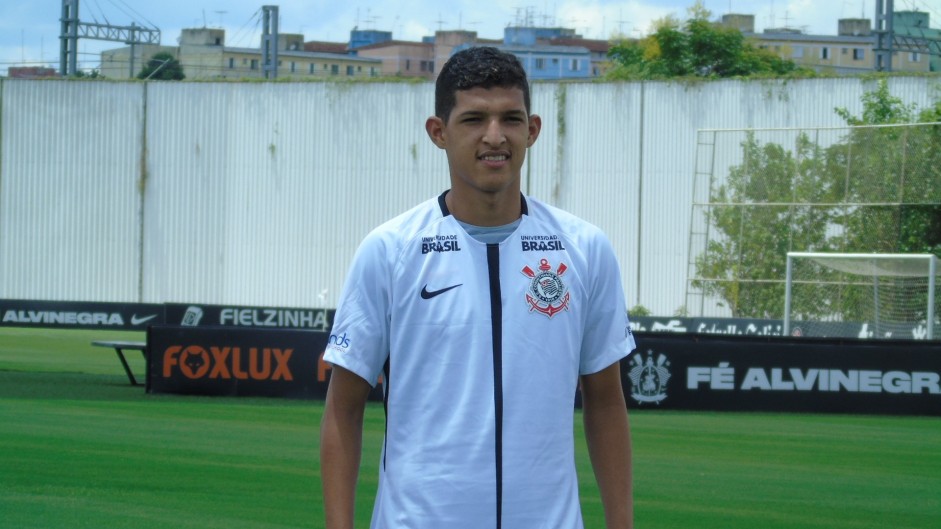 Matheus Matias foi oficialmente apresentado no Corinthians nesta quinta-feira