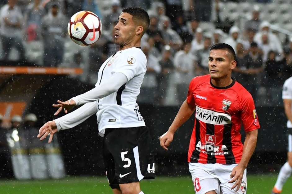 Corinthians encara o Deportivo Lara em duelo decisivo nesta quinta-feira