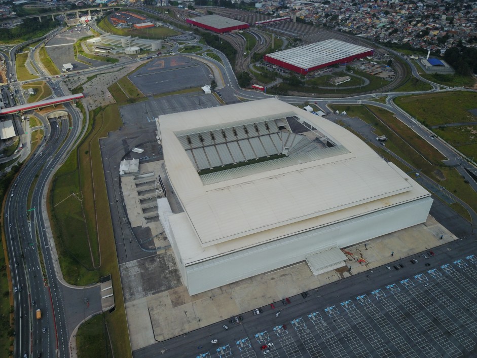 Arena Corinthians vista do alto;  esquerda, Radial Leste e Terminal Metr Itaquera