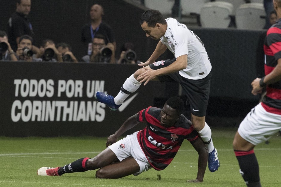 Rodriguinho tambm sofreu bastantes entradas contra o Vitria, pela Copa do Brasil, na Arena