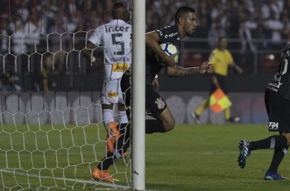 Jonathas anotou seu primeiro gol como jogador do Corinthians diante o So Paulo