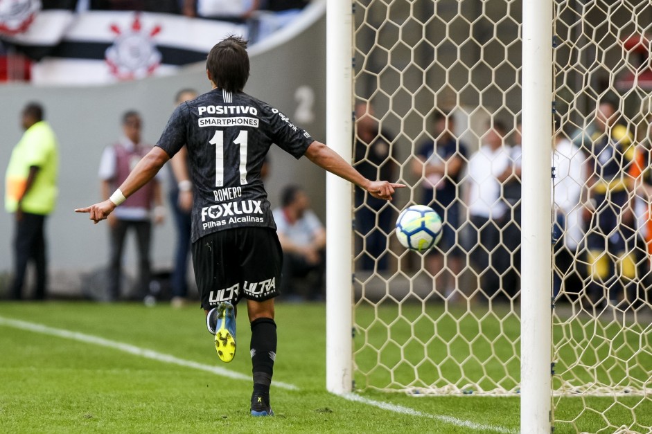 Romero durante comemorao do seu terceiro gol contra o Vasco, pelo Brasileiro