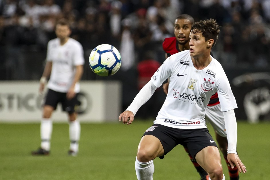 Vital deve ganhar nova chance entre os titulares do Corinthians