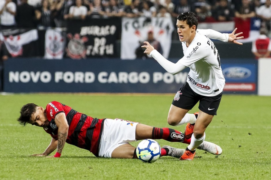 Mateus Vital durante partida contra o Flamengo, pela Copa do Brasil