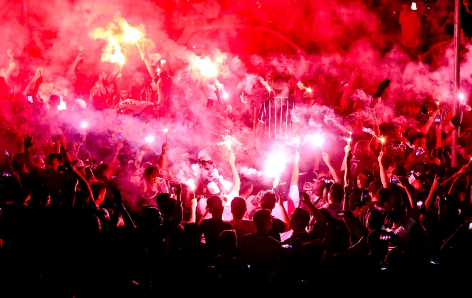 Torcida fez linda festa durante chegada dos jogadores  Arena Corinthians para duelo com Flamengo