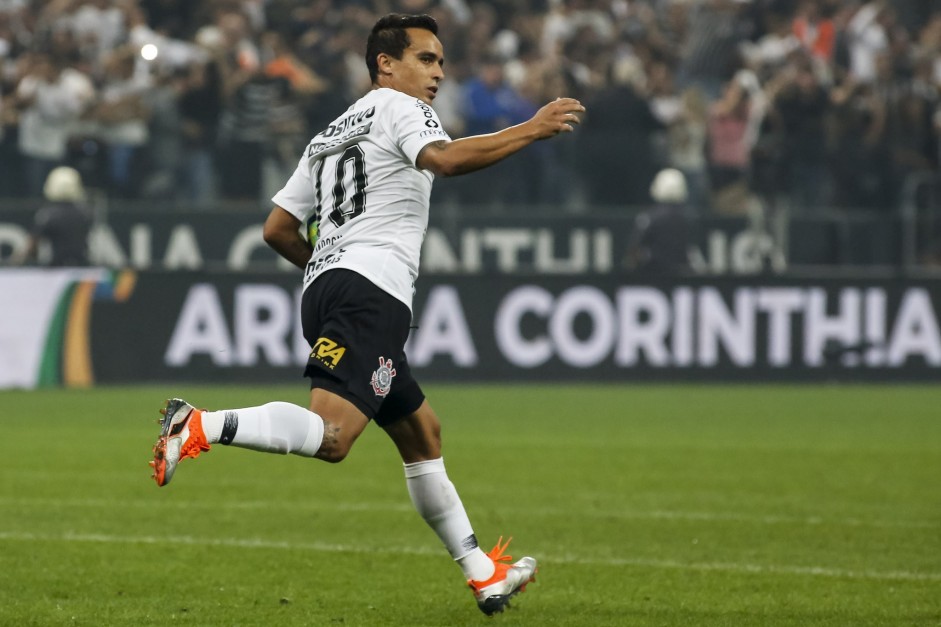 Meia Jadson anotou o gol do Corinthians na final da Copa do Brasil, contra o Cruzeiro