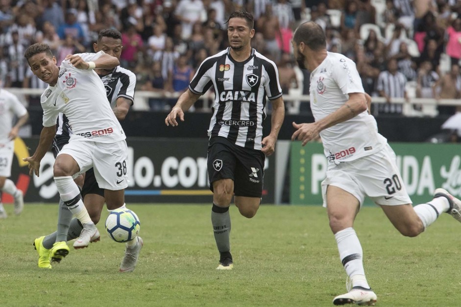 Jean fez boa temporada pelo Botafogo e pode permanecer no clube para 2019