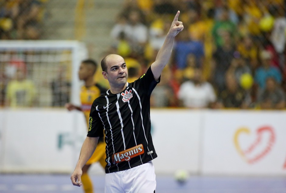 Wilde foi uma das estrelas contra o Sorocaba, pela Liga Paulista de Futsal