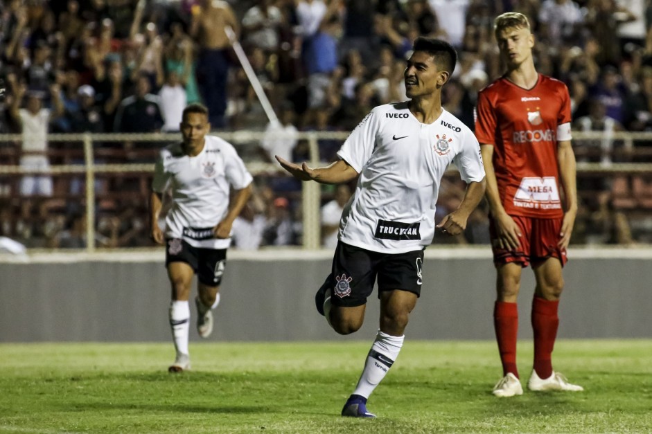 Oya comemora seu gol contra o Ituano, pela Copa So Paulo 2019