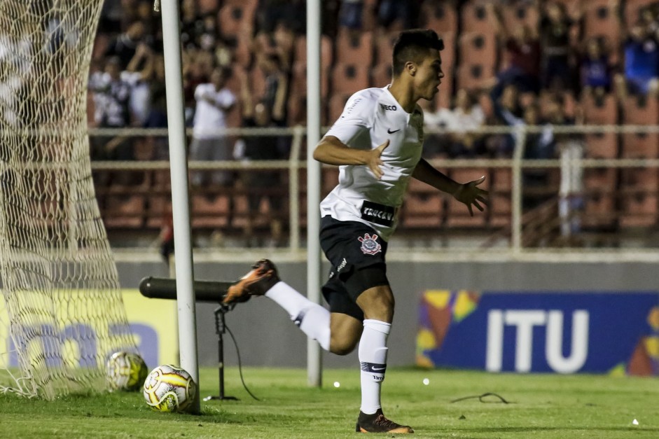 Roni comemora seu gol contra o Ituano pela Copinha 2019