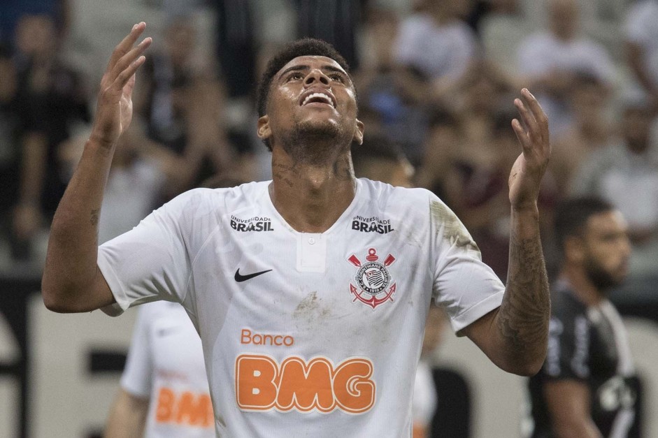 Gustavo marcou o gol da vitria do Corinthians sobre a Ponte Preta